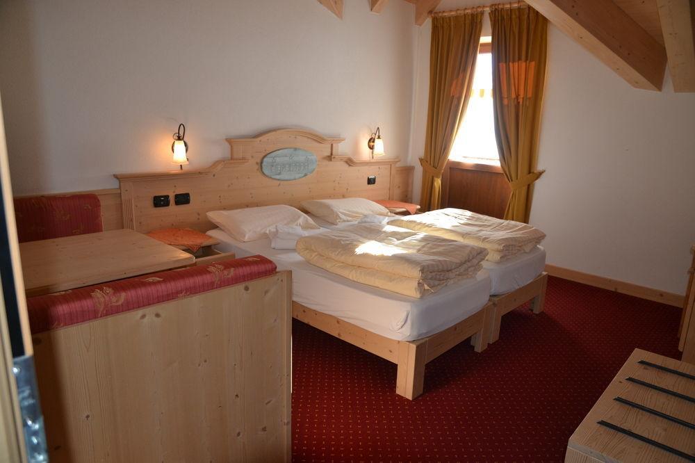 Hotel 2000 Ливиньо Екстериор снимка
